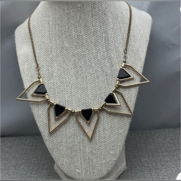 The Pack Leader Gold Necklace and Earrings set - Picture 3 of 3